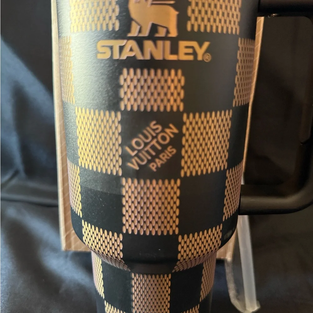 New Stanley 40oz Laser LEngravedV Checkered Travel Mug - Black and Gold - Picture 2 of 8